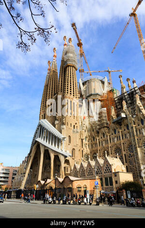 Une vue sur l'extérieur de la Sagrada Familia de Gaudi basilique, Barcelone, Catalogne, Espagne Banque D'Images
