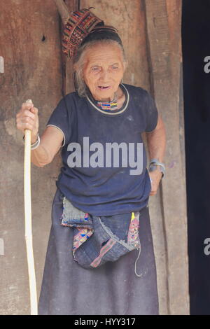 Zone de Pak Nam Noy, Laos-October 8, 2015 : les Akha Pala hill tribe sont une minorité ethnique vivant dans la région entre F.Myanmar-N.Thaïlande-W.Laos-S.Chine Banque D'Images