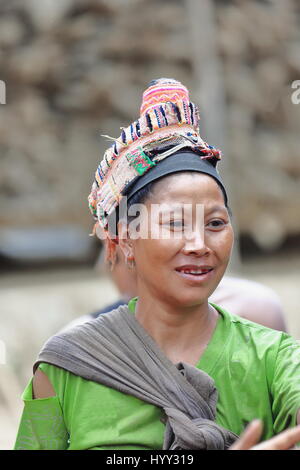 Zone de Pak Nam Noy, Laos-October 8, 2015 : La tribu Akha Pala sont une minorité ethnique vivant dans la région entre F.Myanmar-N.Thaïlande-W.Laos-S.la Chine. Bra Banque D'Images