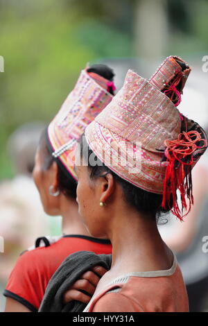 Zone de Pak Nam Noy, Laos-October 8, 2015 : La tribu Akha Pala sont une minorité ethnique vivant dans la région entre F.Myanmar-N.Thaïlande-W.Laos-S.la Chine. Bra Banque D'Images