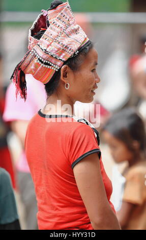 Zone de Pak Nam Noy, Laos-October 8, 2015 : La tribu Akha Pala sont une minorité ethnique vivant dans la région entre F.Myanmar-N.Thaïlande-W.Laos-S.la Chine. Bra Banque D'Images