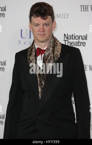 Les arrivées de célébrité pour le dîner annuel du Théâtre National, mettre en valeur et de vente aux enchères pour lever des fonds pour le ministère de l'apprentissage du Théâtre National avec : Tom Morris Où : London, Royaume-Uni Quand : 07 Mars 2017 Banque D'Images