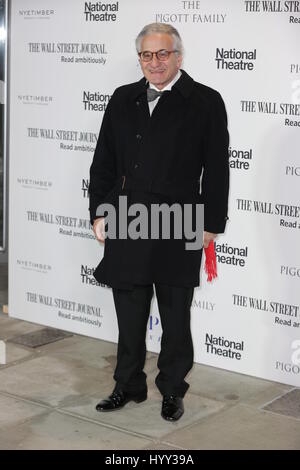 Les arrivées de célébrité pour le dîner annuel du Théâtre National, mettre en valeur et de vente aux enchères pour lever des fonds pour le ministère de l'apprentissage du Théâtre National comprend : Guest Où : London, Royaume-Uni Quand : 07 Mars 2017 Banque D'Images