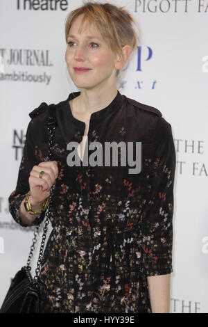 Les arrivées de célébrité pour le dîner annuel du Théâtre National, mettre en valeur et de vente aux enchères pour lever des fonds pour le ministère de l'apprentissage du Théâtre National comprend : Guest Où : London, Royaume-Uni Quand : 07 Mars 2017 Banque D'Images