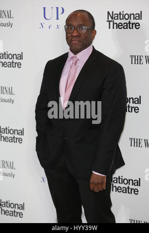 Les arrivées de célébrité pour le dîner annuel du Théâtre National, mettre en valeur et de vente aux enchères pour lever des fonds pour le ministère de l'apprentissage du Théâtre National comprend : Guest Où : London, Royaume-Uni Quand : 07 Mars 2017 Banque D'Images