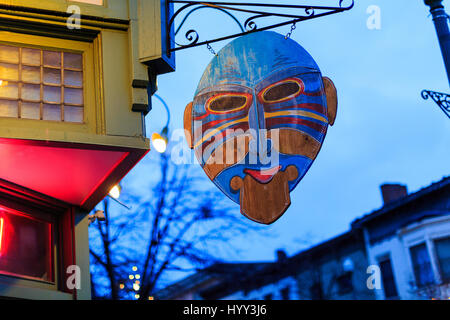 Troy NY est une ville éclectique, artsy et participe à un open house art vendredi soir. De nombreux magasins, bars et galeries sont ouvertes. Cette nuit a été r Banque D'Images