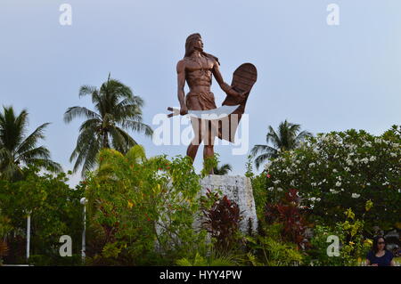 Monument de Lapu Lapu, le chef de l'époque pré-coloniale à la Mactan Mactan sanctuaire dans l'île de Mactan Lapu-Lapu, Cebu, Philippines, en Asie du sud-est. Banque D'Images