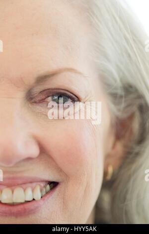 Senior woman smiling, Close up. Banque D'Images