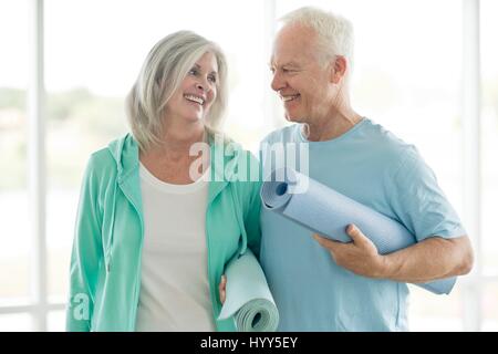 Couple de tapis de yoga. Banque D'Images