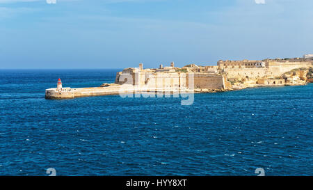 Brise-lames à Fort Ricasoli de Kalkara au grand port de La Valette, Malte Banque D'Images