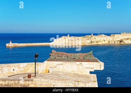 Brise-lames à Fort Ricasoli de Kalkara au grand port de La Valette, Malte Banque D'Images