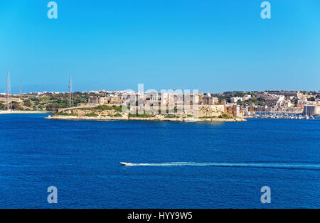 Kalkara village au grand port de La Valette de Malte. Vu de la Barracca jardins publics. Banque D'Images