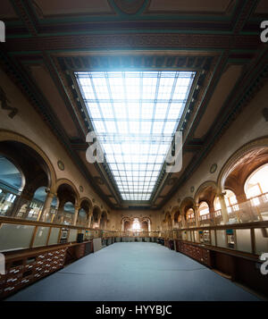 Martins Bank Liverpool. De superbes images ont révélé la plus sombre mais eye-popping côté à l'hidden au nord de la Grande-Bretagne. Les images montrent une grande sélection d'oublié les espaces urbains dans le nord-ouest de l'Angleterre et l'Ecosse allant d'égout souterrains en abandonné mais toujours grandiose, banques, églises et théâtres. Les images ont été prises par Manchester artiste, photographe et réalisateur Andrew Brooks (39) Comme il a étudié largement inconnu des lieux qui se trouvent sous et autour de nous. Banque D'Images