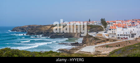 Vue côtière panoramique près de Zambujeira do Mar, Costa Vicentina, Portugal Banque D'Images