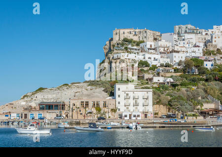 Vue panoramique d'après-midi à Peschici, Foggia, Pouilles, Italie Province Banque D'Images