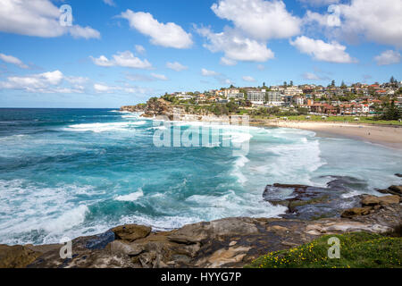 En regardant vers le sud sur la banlieue de Bronte et Bronte Beach dans la banlieue est de Sydney, Nouvelle Galles du Sud, Australie Banque D'Images