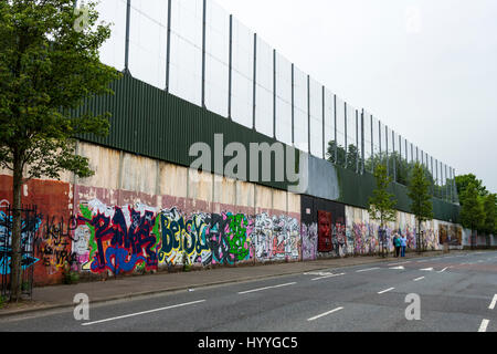 Le mur de la paix, Cupar Way, Belfast, County Antrim, Northern Ireland, UK Banque D'Images