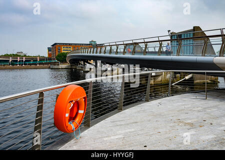 The Footbridge (ouvert en juin 2015) à Lagan Weir, Belfast, County Antrim, Irlande du Nord, Royaume-Uni Banque D'Images