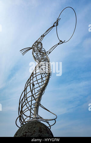 'Espoir', une sculpture par Andy Scott, Thanksgiving Square, Belfast, County Antrim, Northern Ireland, UK Banque D'Images