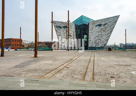 Le Titanic Belfast bâtiment (Eric Kuhne et Associés 2012), Belfast, County Antrim, Northern Ireland, UK Banque D'Images