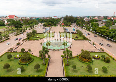 Vientiane, Laos - Juin 11 : Vue aérienne de la ville de Vientiane Patuxai Monument le 11 juin 2014 à Vientiane, au Laos. Banque D'Images