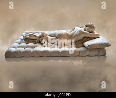 Dormir Hermaphroditus, l'Hermaphrodite Borghèse. Une vie ancienne taille 2e siècle statue romaine sculpté en marbre grec, le Musée du Louvre, Paris Banque D'Images