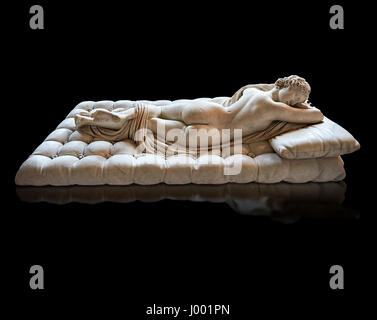 Dormir Hermaphroditus, l'Hermaphrodite Borghèse. Une vie ancienne taille 2e siècle statue romaine sculpté en marbre grec, le Musée du Louvre, Paris Banque D'Images