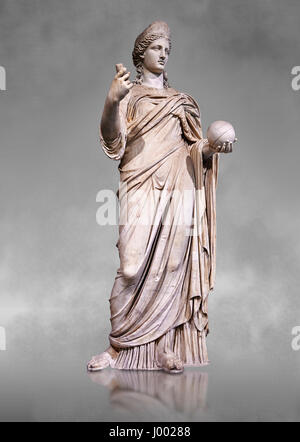 Statue de Junon connu comme la Providence, un 2ème siècle sculpture romaine de Rome, Italie. N° inv 333 ou 485 M. Ma, le Musée du Louvre, Paris. Banque D'Images