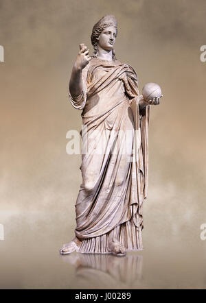 Statue de Junon connu comme la Providence, un 2ème siècle sculpture romaine de Rome, Italie. N° inv 333 ou 485 M. Ma, le Musée du Louvre, Paris. Banque D'Images