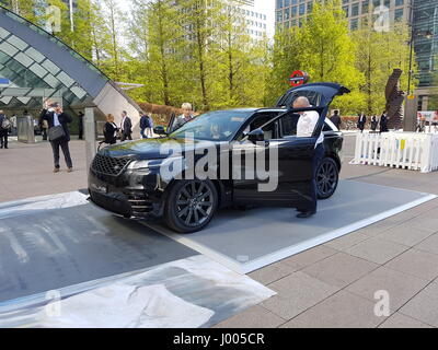 Le Range Rover Velar vu à Londres Canary Wharf . Crédit : Alamy Live News Banque D'Images