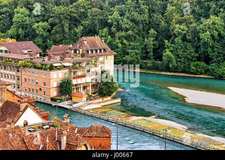 Barrage sur la rivière Aare à Berne, Suisse. Vu à partir de la Bundesterrasse Banque D'Images