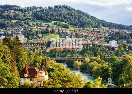 Panorama de la ville et rivière Aare à Berne, Suisse. Vu à partir de la Bundesterrasse Banque D'Images