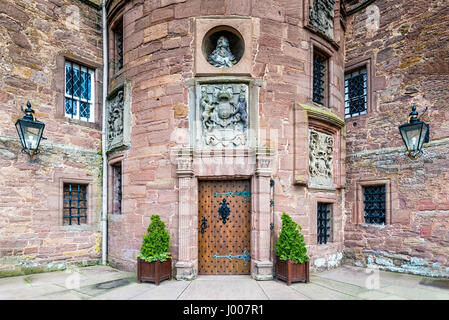 Glamis, Royaume-Uni - 17 août 2014 : l'entrée du château de Glamis. Ce château est ouvert au public et a été la maison d'enfance de reine Elizabe Banque D'Images