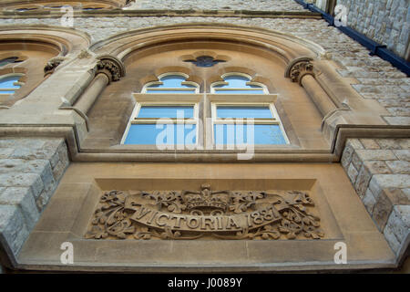 Wall plaque commémorant la 1887 jubilé de la reine Victoria, Victoria Hall, West Ealing, Londres, Angleterre Banque D'Images