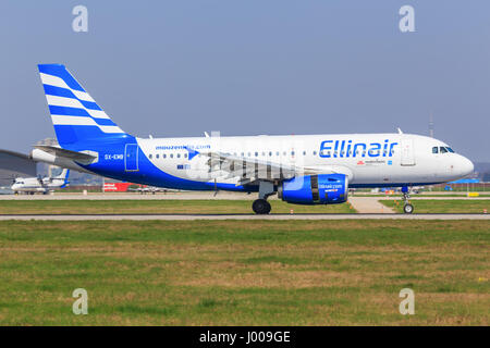 Stuttgart/Allemagne 10 Mars 2017 : Airbus A320 d'Ellinair à l'aéroport de Stuttgart. Banque D'Images