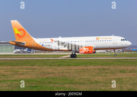 Stuttgart/Allemagne 10 Mars 2017 : Airbus A320 fromOrange2voler à l'aéroport de Stuttgart. Banque D'Images