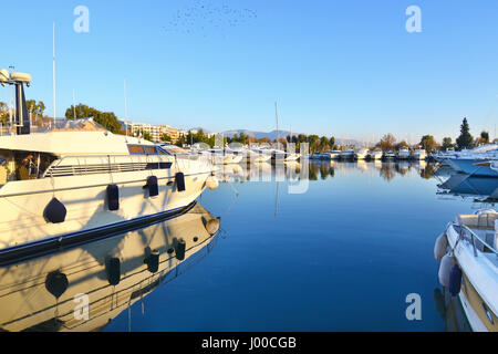 Bateaux en Grèce Attique d'Alimos Banque D'Images