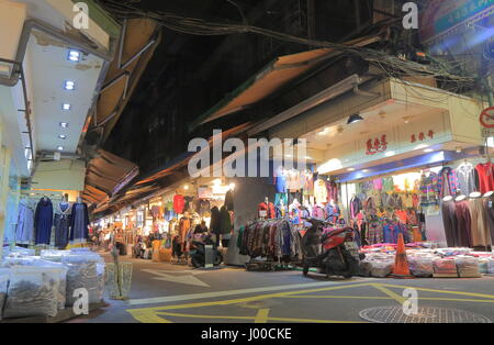 Personnes visitent Wu Fen Pu street marché vêtements à Taipei à Taiwan. Wu Fen Pu est mieux connu pour l'énorme marché de l'habillement en gros. Banque D'Images