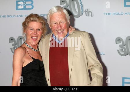 Los Angeles, CA, USA. 18 Mar, 2017. LOS ANGELES - jan 19 : Alley Mills, Orson Bean au ''La Gloire et Beauté'' 30e anniversaire du centre-ville de Clifton à parti le 19 mars 2017 à Los Angeles, CA Crédit : Kathy Hutchins/via Zuma Zuma/fil Wire/Alamy Live News Banque D'Images