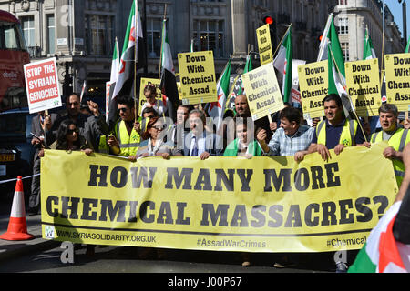 Oxford Street, Londres, Royaume-Uni. 8Th apr 2017. Les Syriens à Londres marche de protestation contre le régime Assad Crédit : Matthieu Chattle/Alamy Live News Banque D'Images