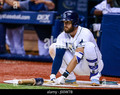 Tropicana Field. 07Th avr, 2017. Floride, USA-Rays de Tampa Bay de troisième but Evan Longoria (3) attend de chauve-souris dans la 6e manche dans le jeu entre les Blue Jays et les rayons au Tropicana Field. Del Mecum/CSM/Alamy Live News Banque D'Images