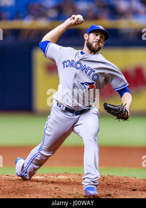 Tropicana Field. 07Th avr, 2017. Floride, USA-Toronto Blue Jays lanceur droitier Dominique Leone (51) dans le jeu entre les Blue Jays et les rayons au Tropicana Field. Del Mecum/CSM/Alamy Live News Banque D'Images