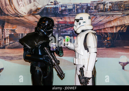 Glasgow, Royaume-Uni. 8 avril, 2017. Glasgow a tenu sa première Sci-fi, Cosplay et Convention de la bande dessinée dans le célèbre Barrowland Ballroom attirer des centaines de passionnés sur son premier jour. cette événement de deux jours (samedi 8 avril et dimanche 9 avril) a lancé un appel aux joueurs, les amateurs de science-fiction, personnage de bande dessinée de dévots et les étrangers. Credit : Findlay/Alamy Live News Banque D'Images