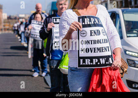 L'Irlande du Nord. 08 Apr 2017 - Association pour le bien-être des prisonniers républicains irlandais ligne de piquetage blanc détient contre les conditions dans les prisons de l'Irlande du Nord. Banque D'Images