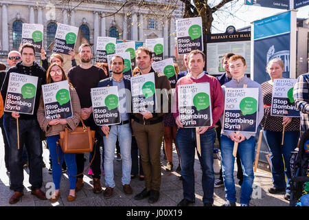 Belfast, Irlande du Nord. 08 avril 2017 - Manifestation contre la bombe syrienne par Donald Trump, Belfast Banque D'Images