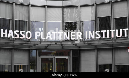 Potsdam, Allemagne. 3ème apr 2017. Vue de l'Institut Hasso Plattner de Potsdam, Allemagne, 3 avril 2017. Le Hasso-Plattner-Institut (IPH) a reçu le statut d'une faculté de l'Université de Potsdam, le 1 er avril 2017. L'institut est la première faculté à financement privé d'une université publique. Photo : Ralf Hirschberger/dpa-Zentralbild/dpa/Alamy Live News Banque D'Images