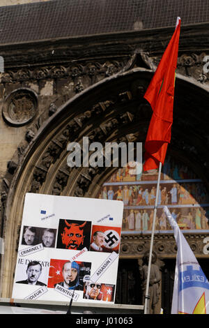 Paris, France. 8 avril, 2017. Manifestation de solidarité avec les prisonniers politiques en grève de la faim en Turquie. Credit : Bernard Menigault/Alamy Live News Banque D'Images