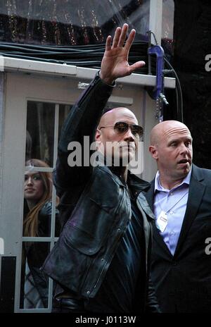 New York, NY, USA. 8Th apr 2017. Dwayne 'The Rock' Johnson arrive à 'Le sort des furieux' premiere à New York, New York le 8 avril 2017. Rainmaker : Crédit Photo/media/Alamy Punch Live News Banque D'Images