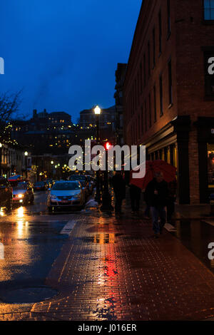 Troy NY est une ville éclectique, artsy et participe à un open house art vendredi soir. De nombreux magasins, bars et galeries sont ouvertes. Cette nuit a été r Banque D'Images