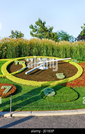 Dans l'horloge de fleurs Jardin anglais dans le centre-ville de Genève, Suisse Banque D'Images